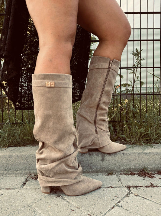 ✨ Beige Suède Slouch Boots – Fashionkoopje Exclusive