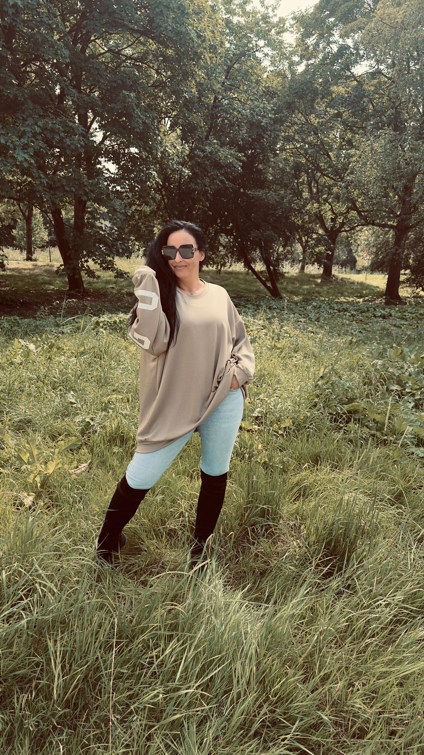 Oversized CHICAGO Sweater | Taupe